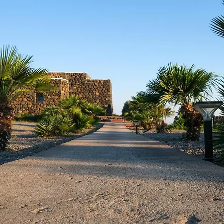 Dammusi Al-qubba Wellness & Bed & Breakfast Campobello