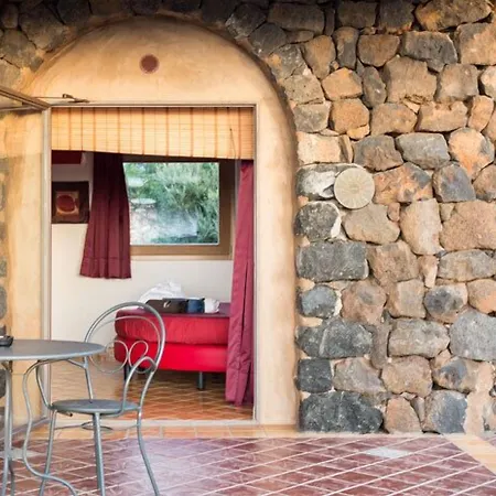 Dammusi Al-qubba Wellness&resort Bed & Breakfast