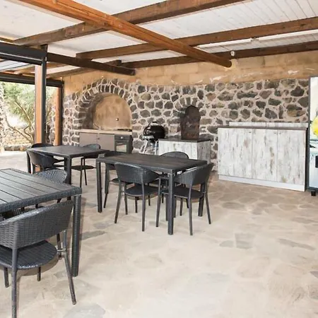 Dammusi Al-qubba Wellness & Couette-café 4*